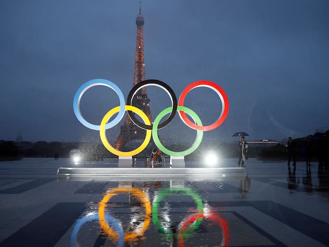 PARIS, FRANCE - SEPTEMBER 13:  The unveiling of the Olympic rings on the esplanade of Trocadero in front of the Eiffel tower after the official announcement of the attribution of the Olympic Games 2024 to the city of Paris on September 13, 2017 in Paris, France. For the first time in history, the International Olympic Committee (IOC) confirms two summer Games host cities at the same time, Paris will host the Olympic Games in 2024 and Los Angeles in 2028.  (Photo by Chesnot/Getty Images)