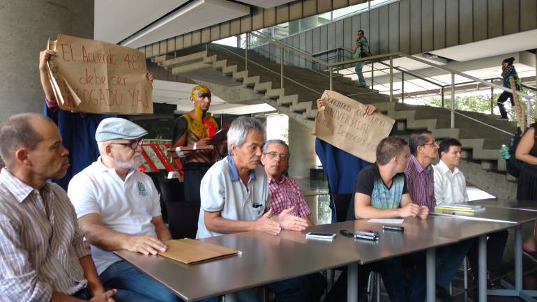Docentes y estudiantes de la UdeA en presentación de acciones civiles. 
