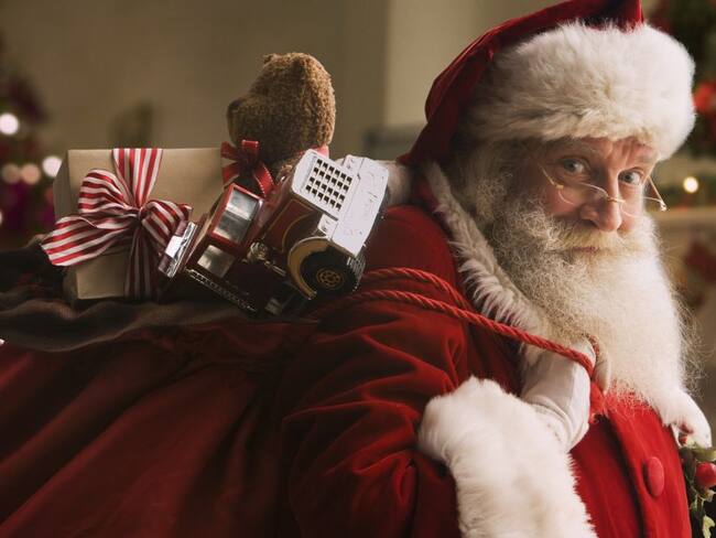 Papá Noel fue creado por bebida comercial: Cura le dice a niños