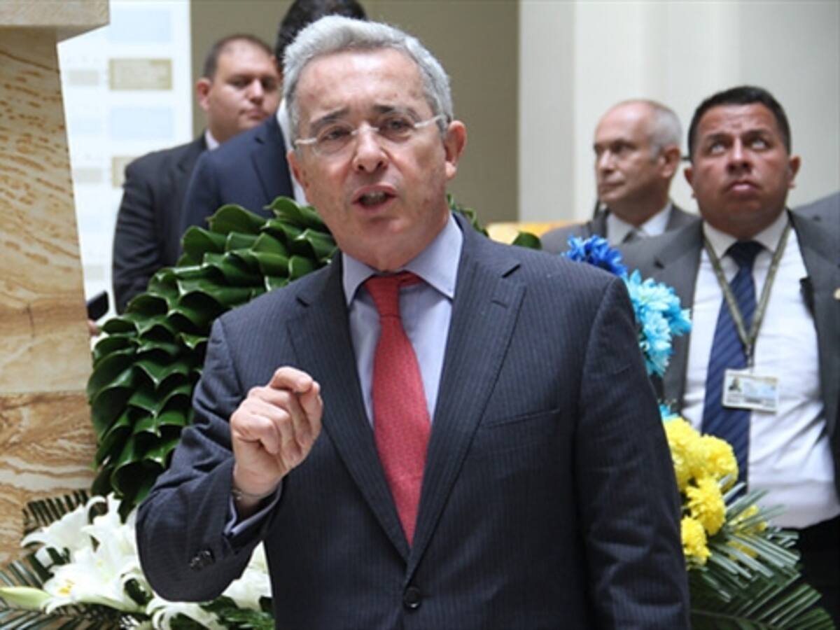 Uribe denuncia "tortura sutil" de la Fiscalía a María del Pilar Hurtado