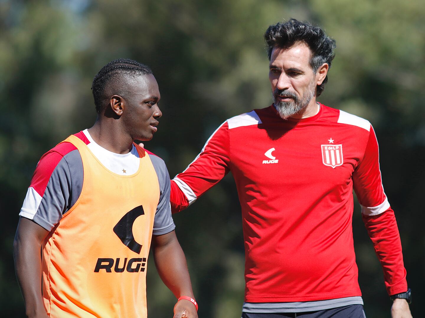 El atacante vallecaucano sería baja en el equipo argentino / @EdelpOficial
