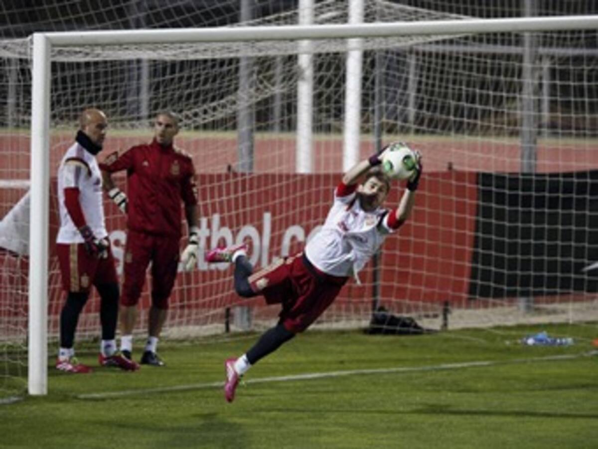 Víctor Valdés estará seis semanas por fuera de las canchas
