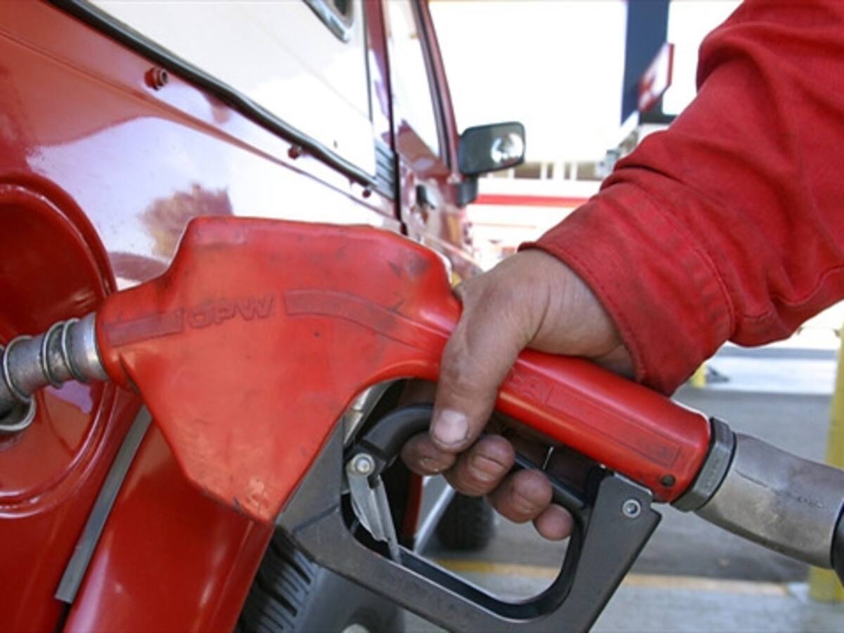 La gasolina baja 138 pesos en febrero