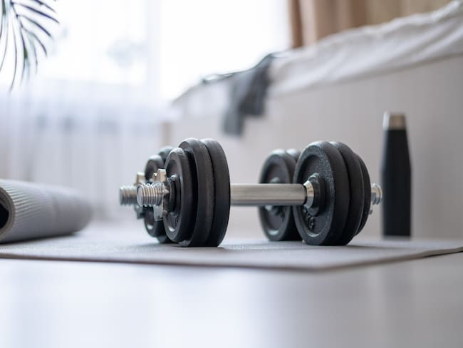 Pros y contras de hacer ejercicio con pesas - Getty Images
