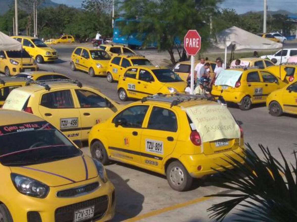 Taxistas paralizaron el tráfico en Santa Marta, pidiendo justicia