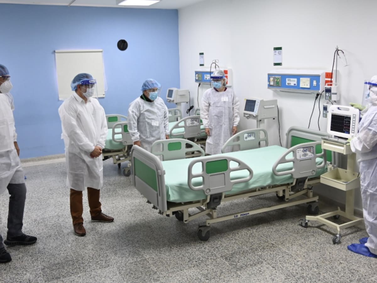 “No debemos esperar 100% de ocupación de UCI para medidas”: Colegio Médico