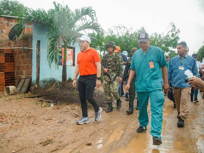 Rafael Martínez, gobernador del Magdalena . Recorrido en zonas afectadas por la ola invernal