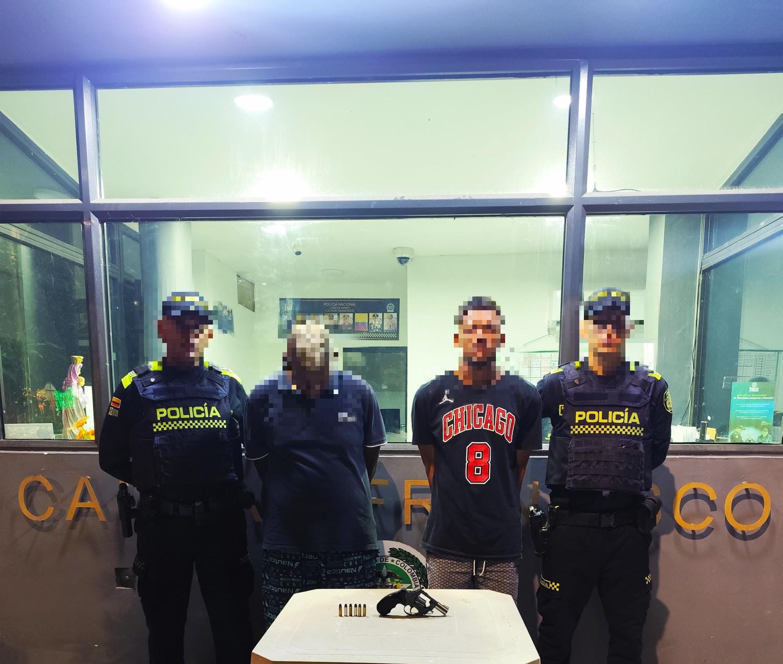 En Cartagena cayeron dos presuntos delincuentes con un arma de fuego ilegal