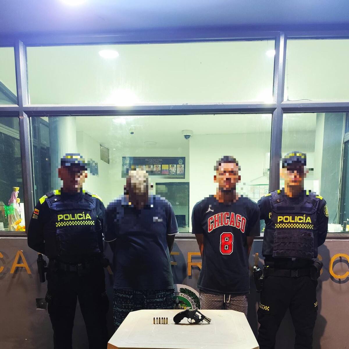 En Cartagena cayeron dos presuntos delincuentes con un arma de fuego ilegal