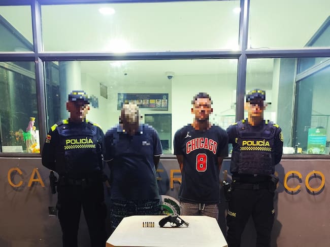 En Cartagena cayeron dos presuntos delincuentes con un arma de fuego ilegal