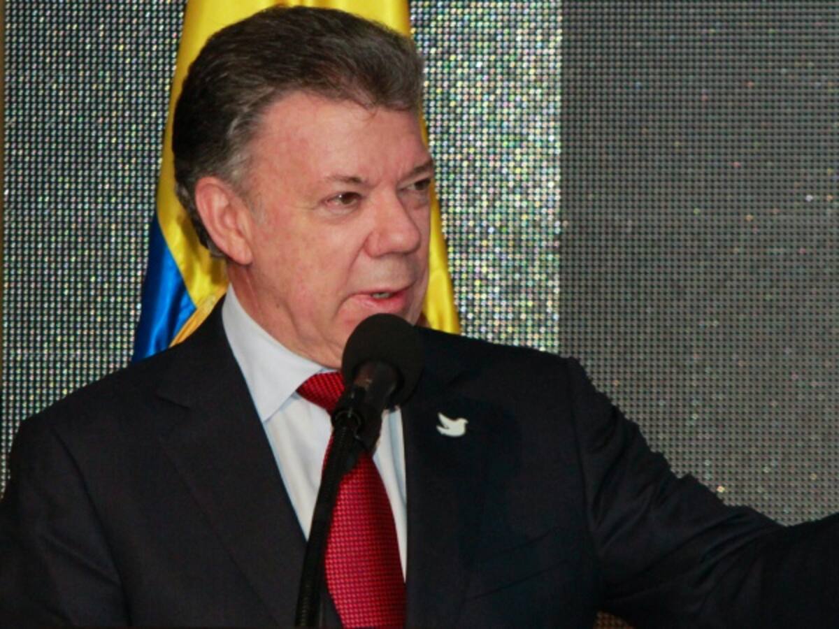 Entre guerrilleros y milicianos se desmovilizarían mas de 17.000 con acuerdo de paz: Santos