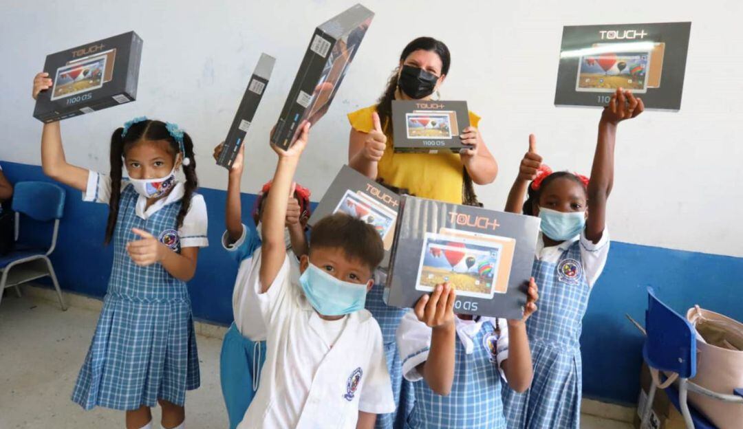 El colegio recibió 1.680 tabletas para los estudiantes matriculados