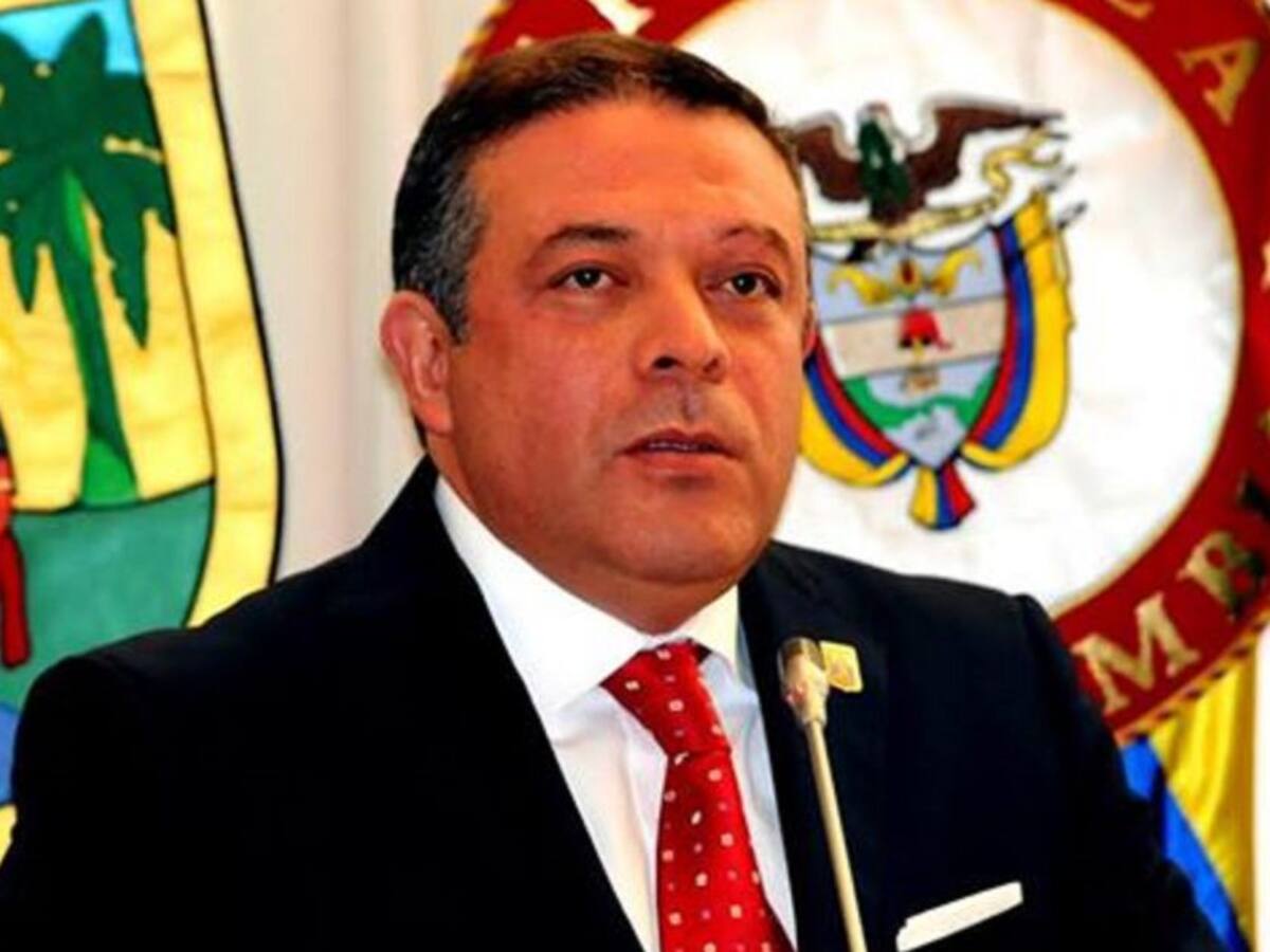 Citan a Bernardo Guerra por publicar historia clínica de excontralor