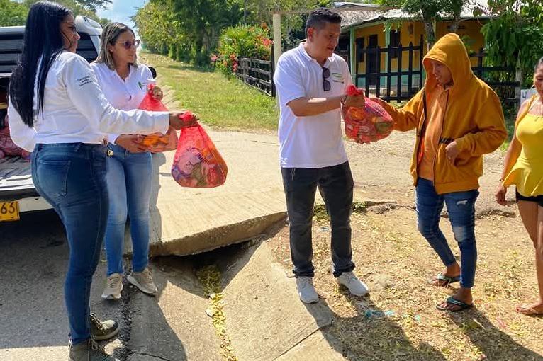 Cemento País continúa llevando esperanza a familias vulnerables de El Carmen de Bolívar