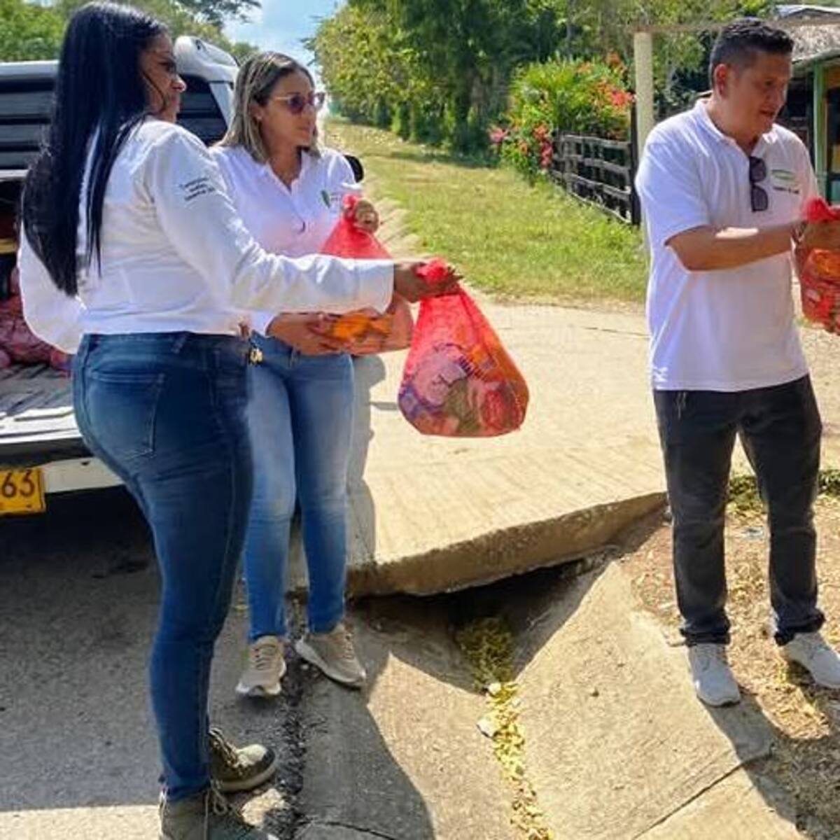 Cemento País continúa llevando esperanza a familias vulnerables de El Carmen de Bolívar
