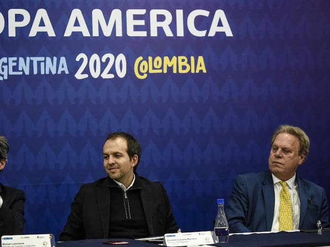 Matías Lammens, ministro de deportes en Argentina; Ernesto Lucena, ministro del deporte en Colombia y Ramón Jesurún, presidente de la FCF