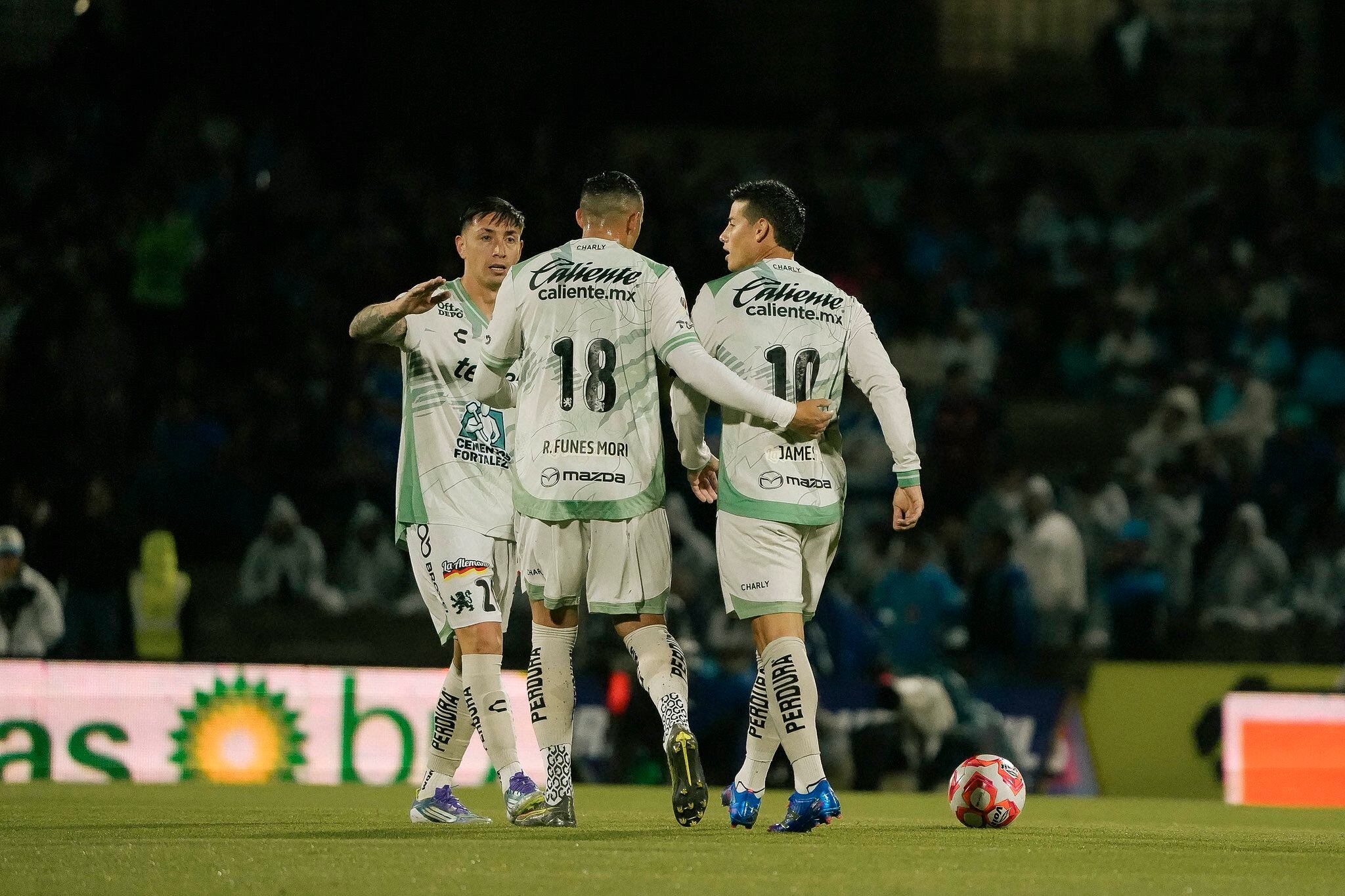 James Rodríguez participó en el único gol de León en el partido / Twitter: @clubleonfc.