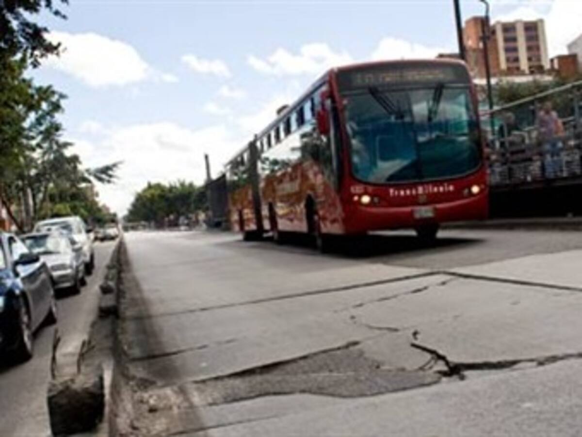 Conductores de Transmilenio demandarán al IDU por daños físicos causados por el mal estado de las vías