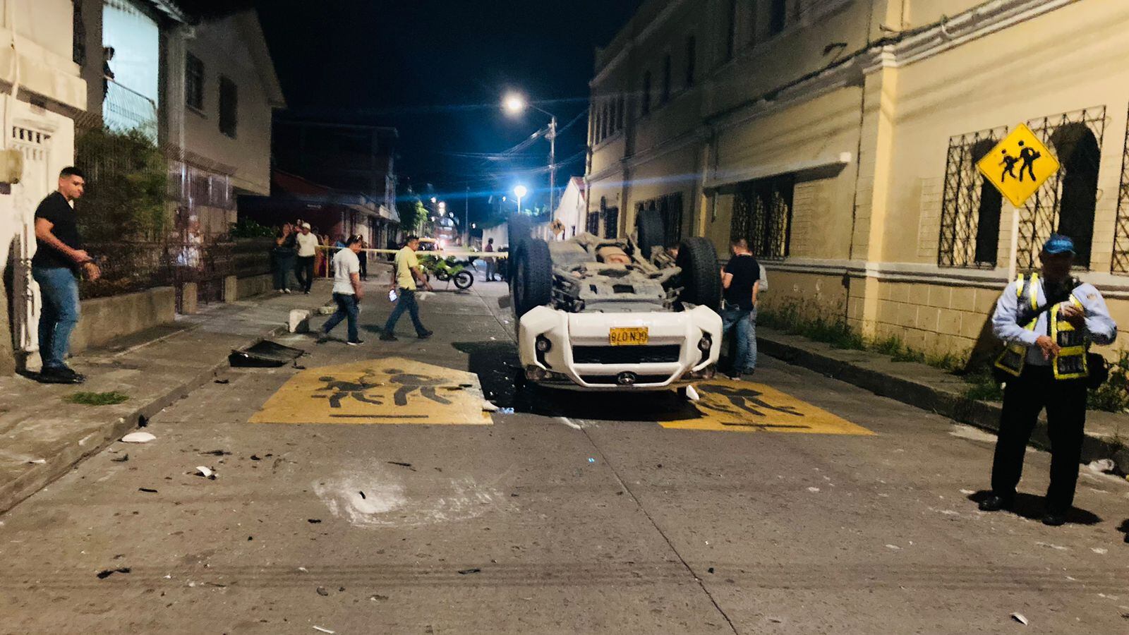 Choque entre taxi y vehículo asignado al alcalde de Palmira deja tres heridos