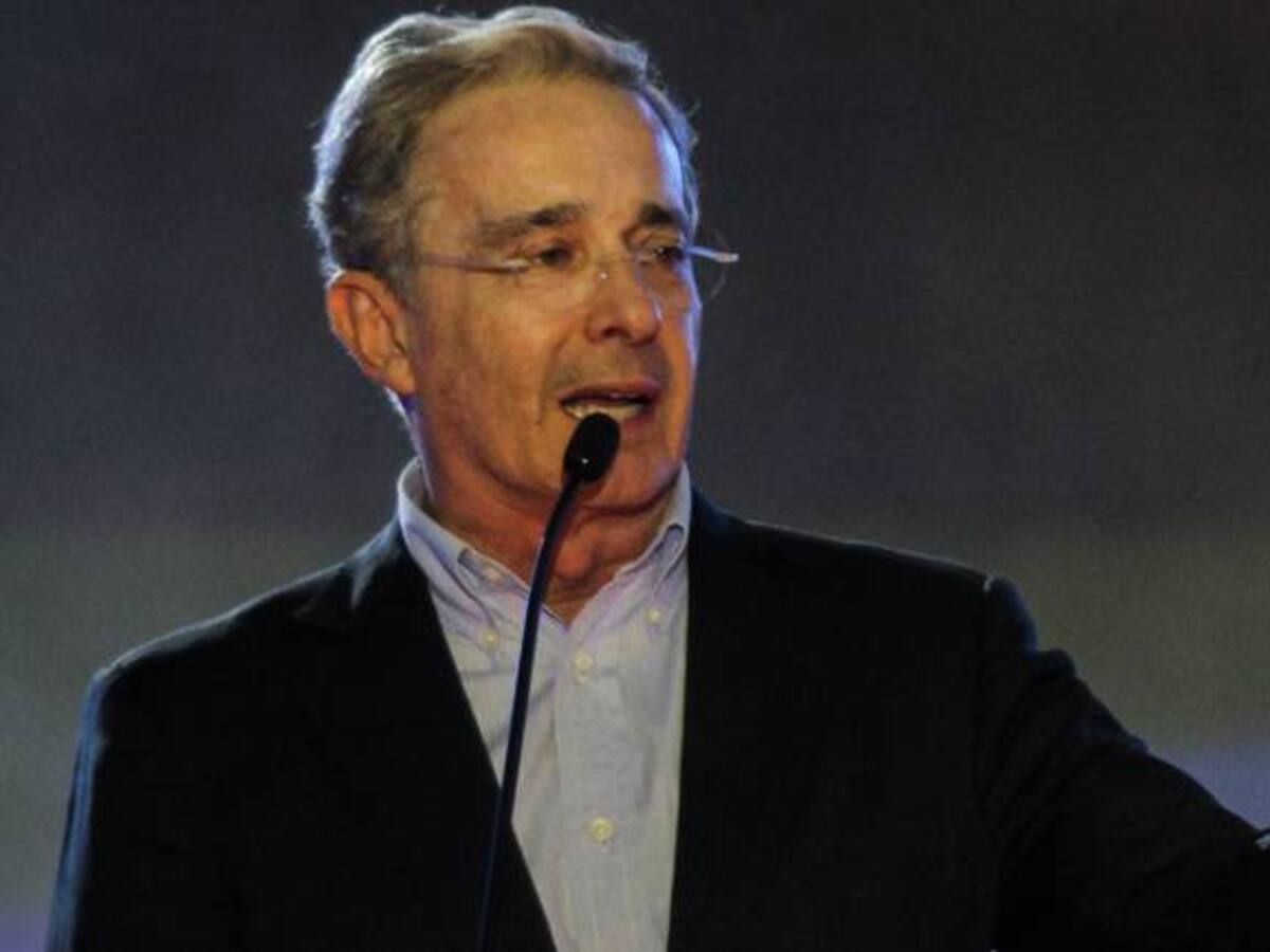 Ex presidente Uribe da un giro a sus críticas al proceso de paz