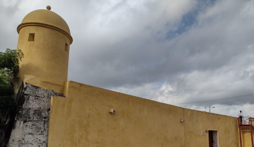 El baluarte San Miguel es hoy blanco de polémica por un recubrimiento de características similares a las que en 2021 tuvo el Club de Pesca