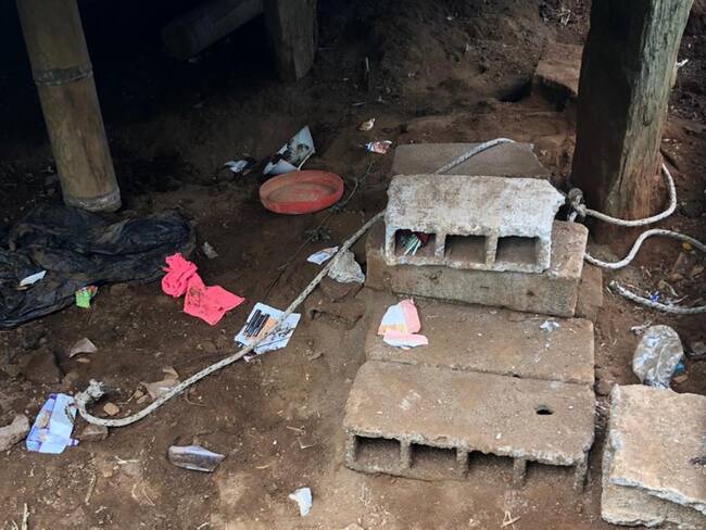 Una niña de 5 años era amarrada con cuerdas y alambres por su madre