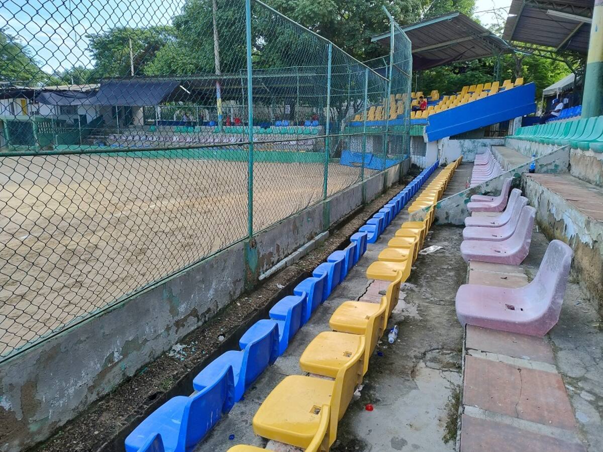En el barrio Los Caracoles de Cartagena es urgente intervenir el campo de softbol