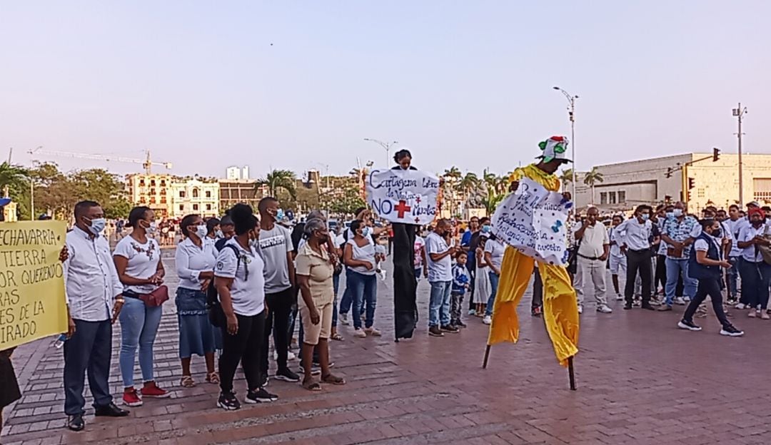 Representantes de varios sectores de la ciudad protestaron en la Plaza de la Paz contra los hechos de violencia