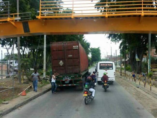 Polémica por altura de nuevo puente peatonal en la vía Cali-Yumbo