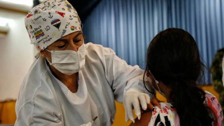 Ya hay segundas dosis de Moderna para toda la población