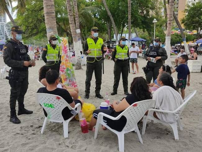 Uniformados custodian la ciudad durante el puente festivo
