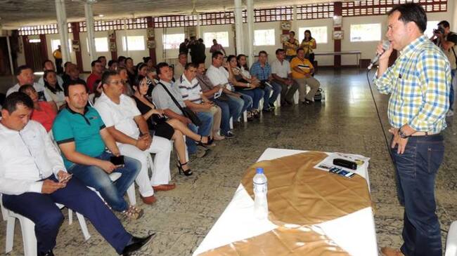 Docentes en la zona del Catataumbo reunidos con el Gobernador y el alcalde de Tibú