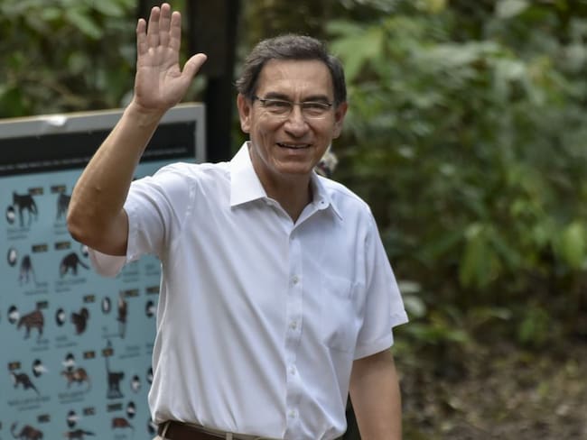 Congreso peruano admitió moción que busca destituir al presidente
