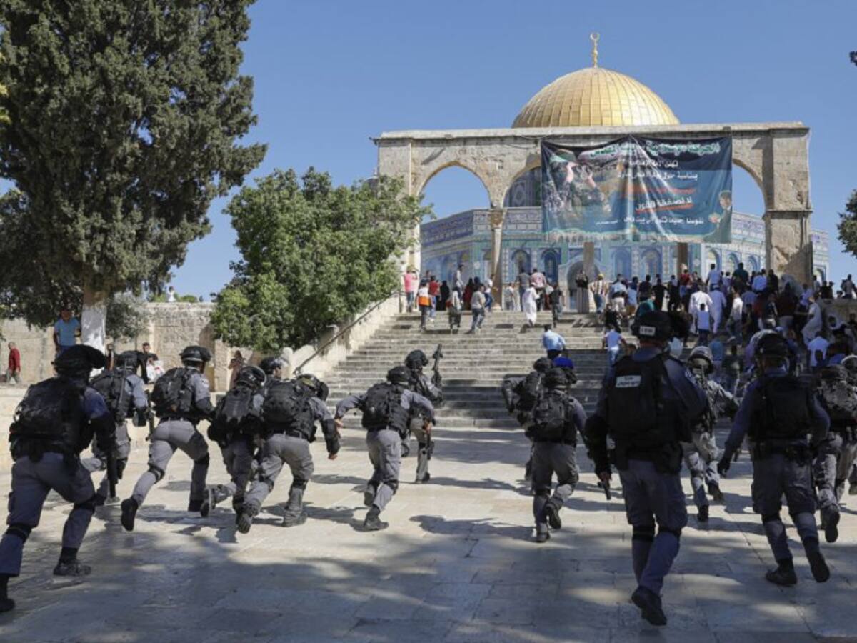 Enfrentamientos en mezquita de Jerusalén deja más de 350 detenidos