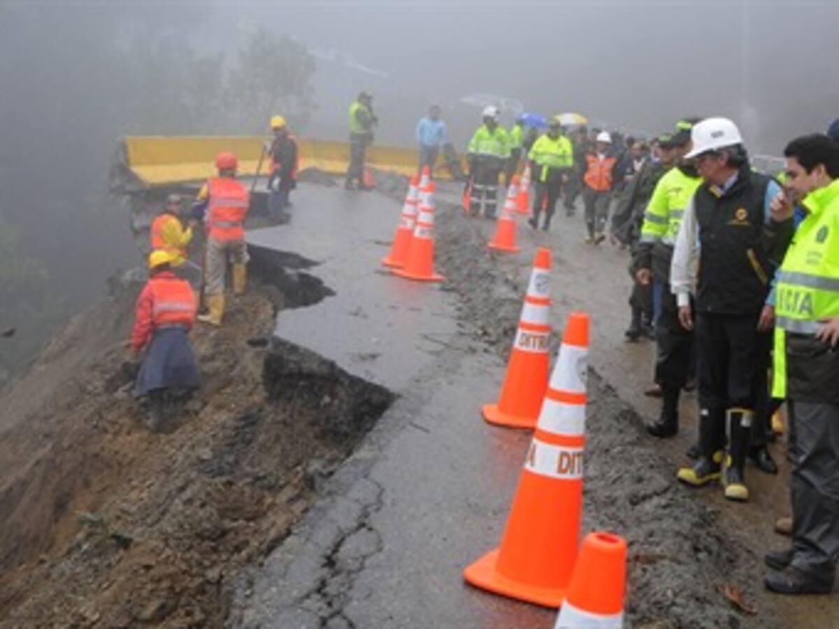 Indagación al mintransporte y director de Invías por cierre de La Línea
