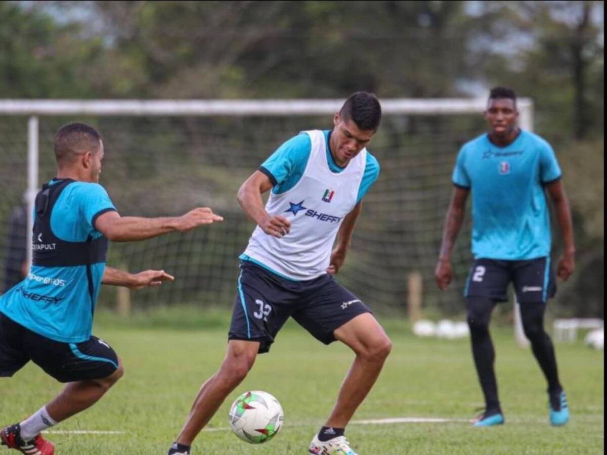 Hinchas y jugadores del Once Caldas tuvieron una confrontación verbal