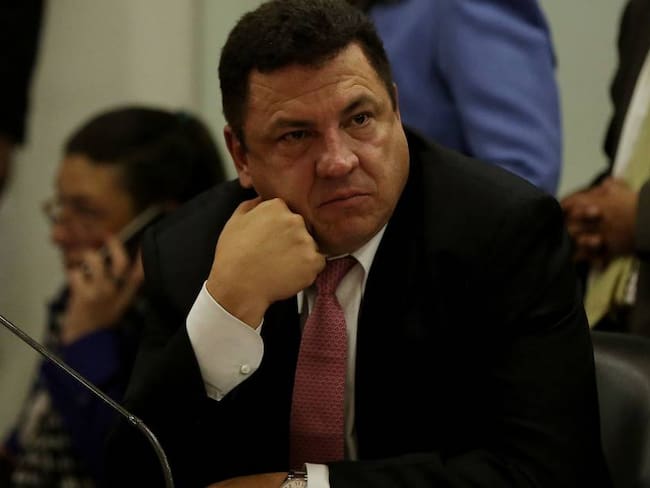 Defensa de senador Miguel Pinto dice que lo confunden con un homónimo