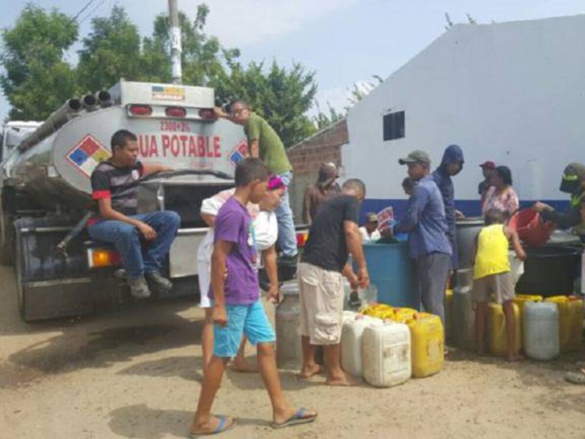 Instalan 15 puntos de abastecimiento de agua potable en San Jacinto, Bolívar