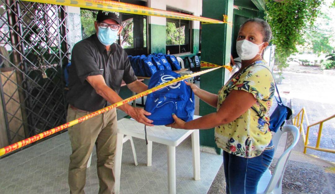 La donación se dio a través de la Secretaría de Educación y OIM 