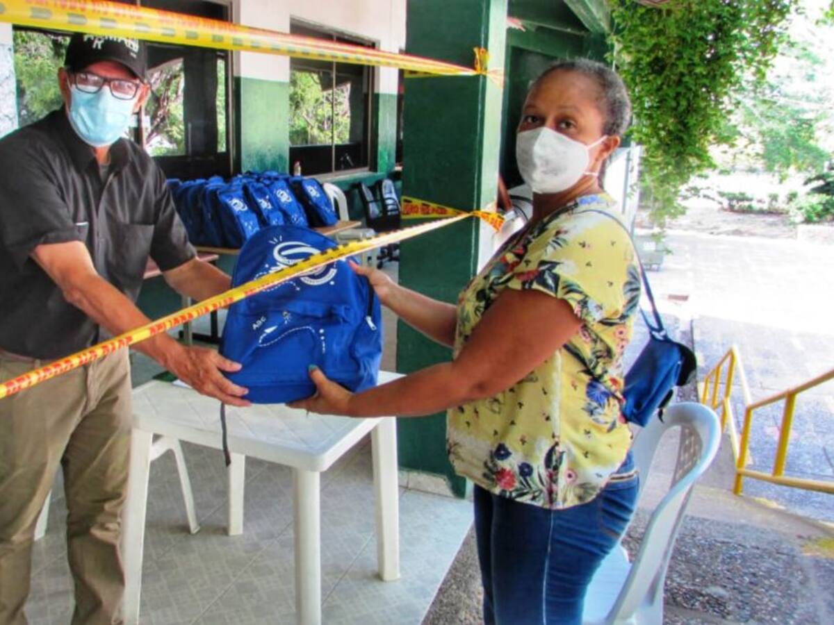 Entregaron 830 kits escolares para estudiantes migrantes y retornados