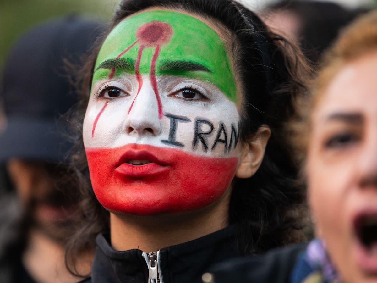 Irán condena a muerte a dos mujeres por participar en protestas