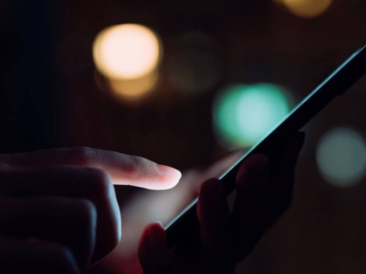 El uso diario del celular subió en 2021 hasta las 4,8 horas de media