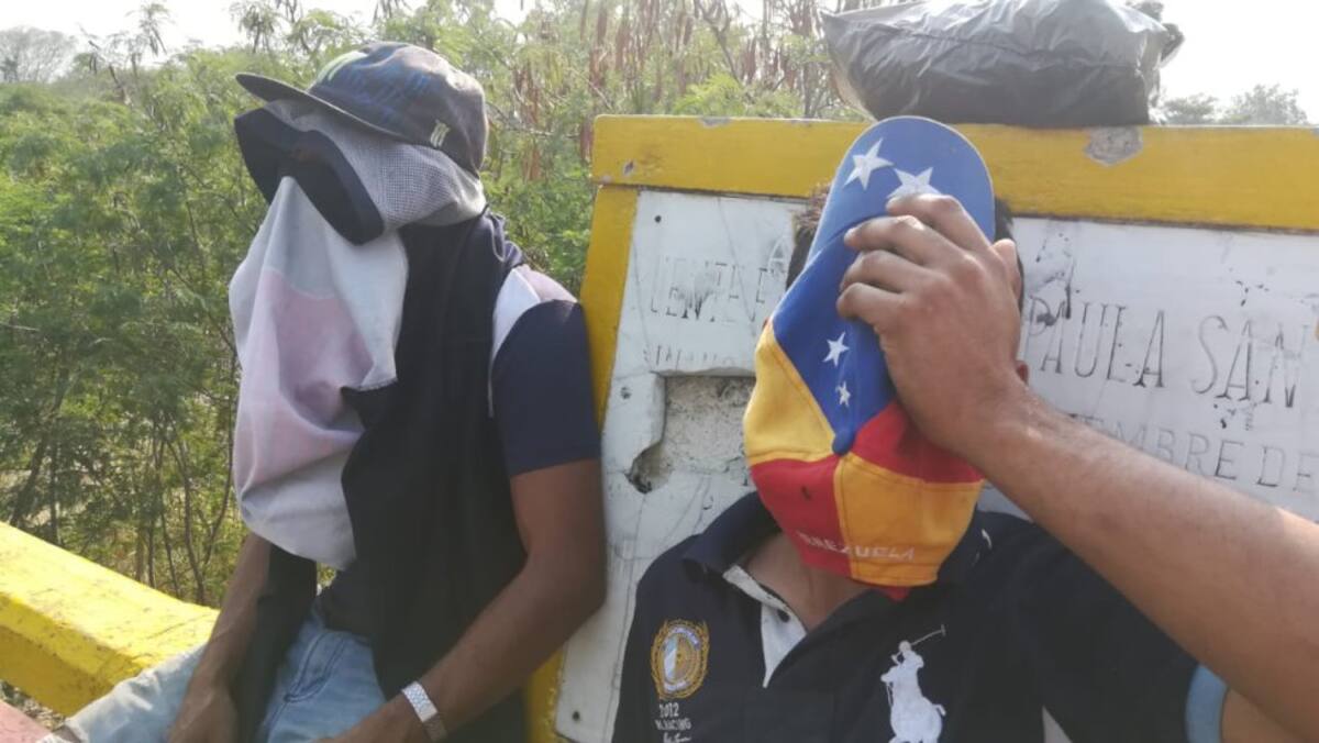 Tapan sus rostros para no ser idetificados