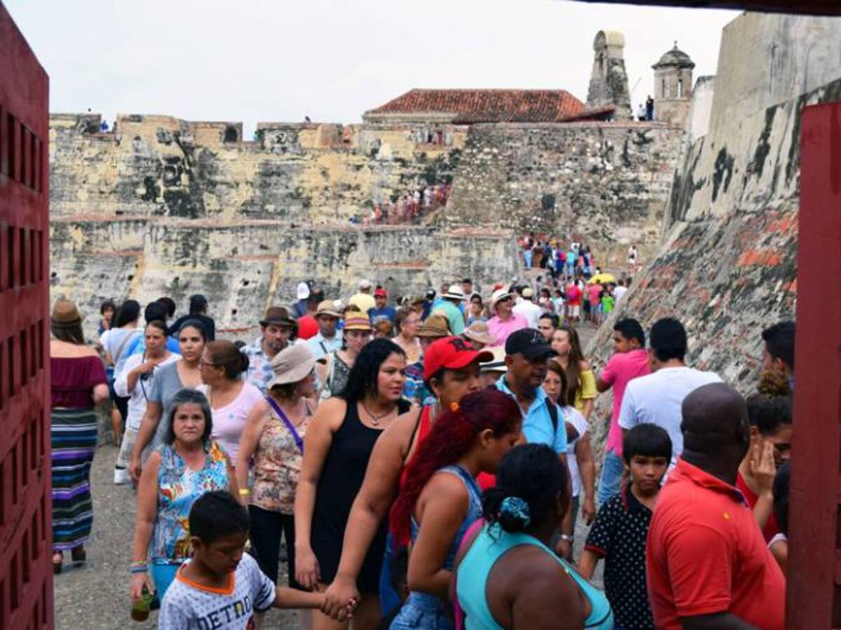 'Lluvia' de visitantes durante el Domingo de Entrada Libre a las Fortificaciones