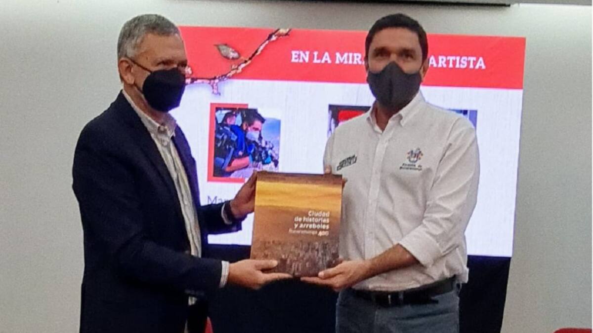 Se entrega libro dedicado a los 400 años de Bucaramanga