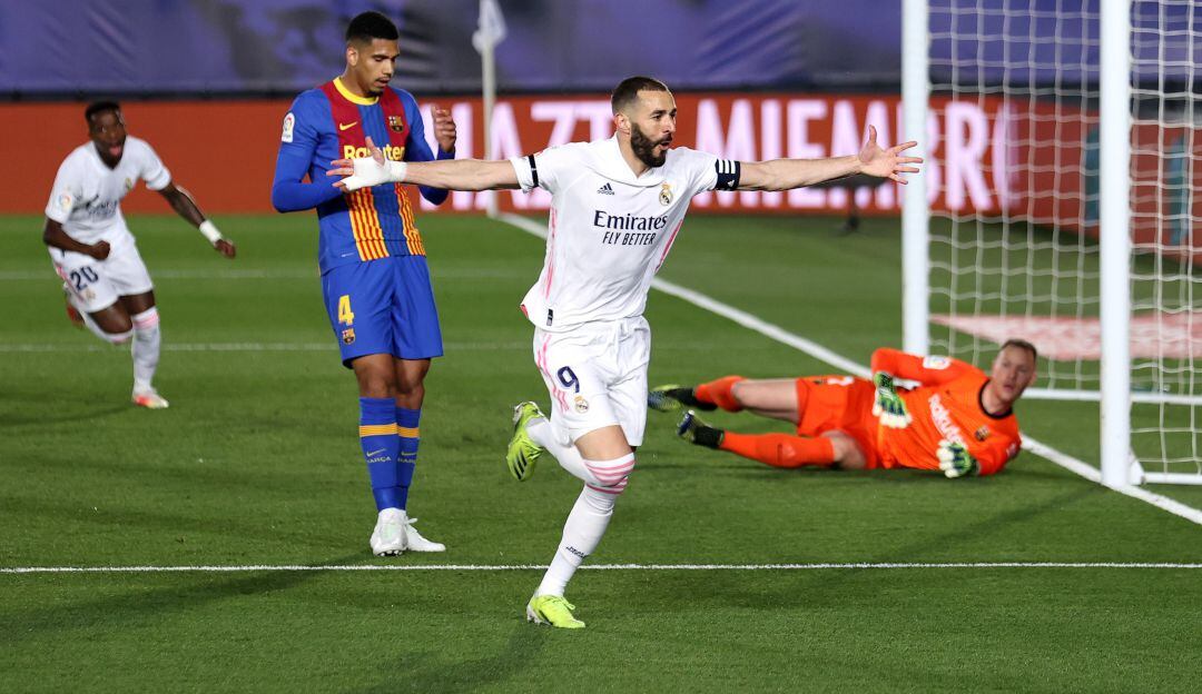 De taco: El golazo de Benzema que tiene ganando al Madrid ante el Barcelona