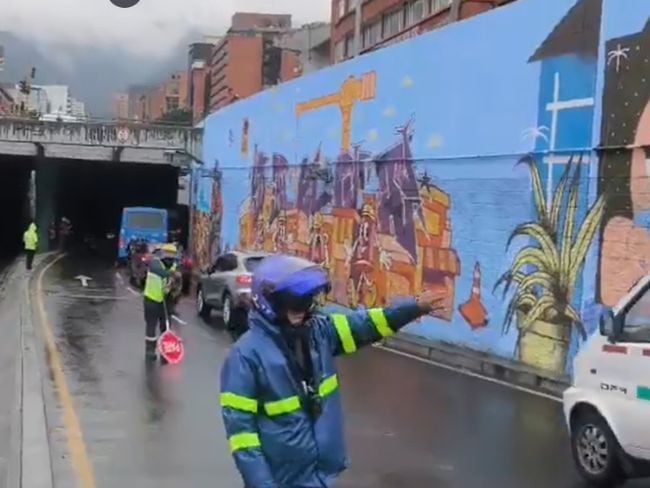 Daño en el deprimido de la Calle 72 en Bogotá ocasionó cierre temporal de la vía.