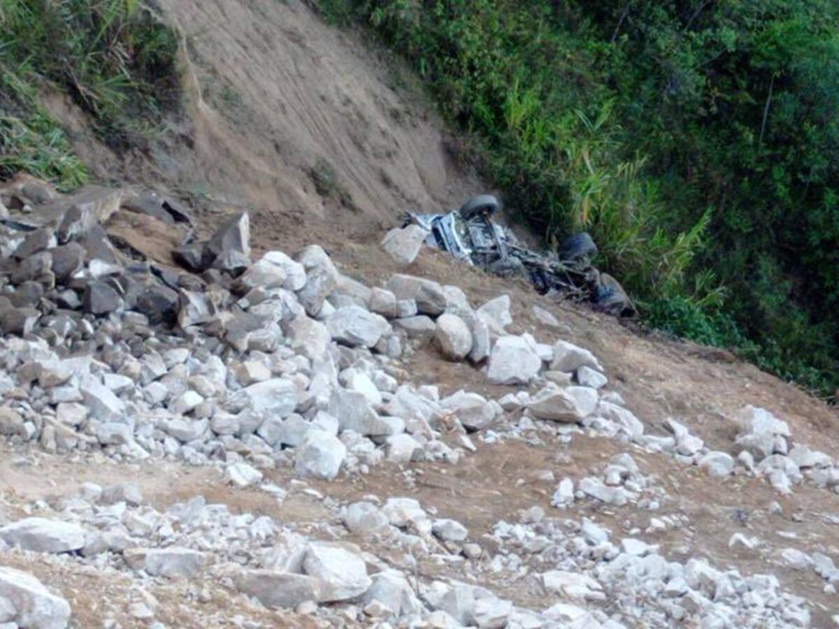 Camión cisterna rodó en la vía Curos - Málaga