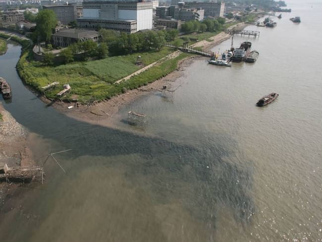 Contaminación desembocando en el río Yangtze, en China.            Foto: Getty 