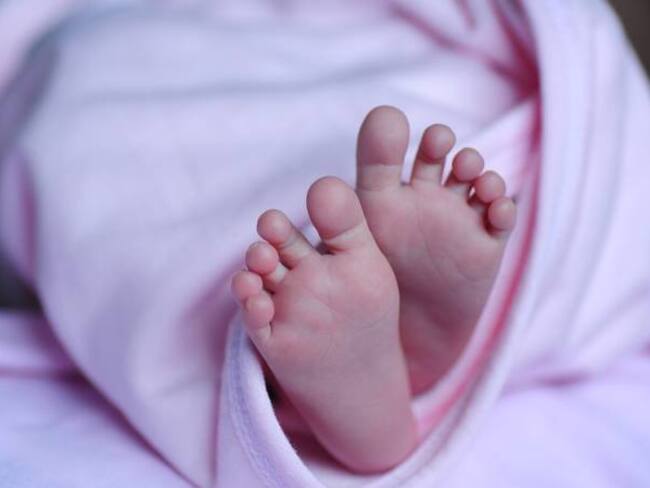 Padres de bebé que murió dentro de un carro siguen vinculados a la investigación